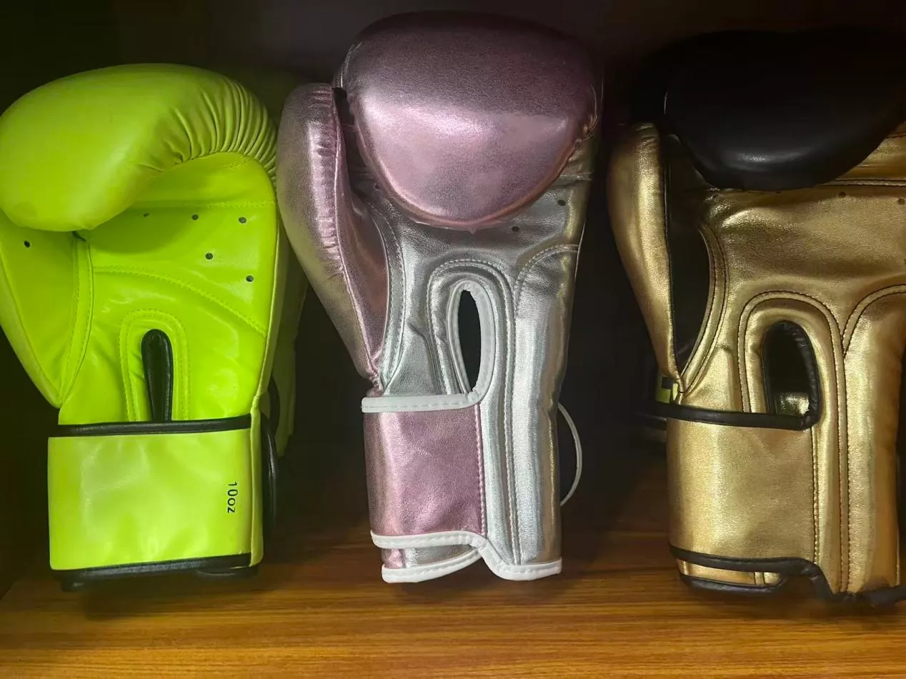 Wat zijn de belangrijkste verschillen tussen bokshandschoenen en MMA-handschoenen voor gevechtstraining?
