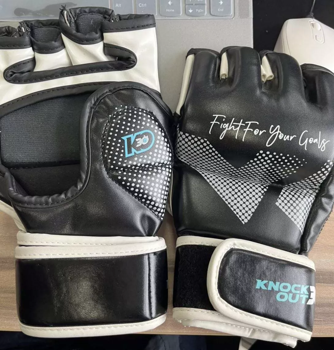 Wat is het verschil tussen MMA-wedstrijdhandschoenen in UFC-stijl en MMA-handschoenen voor reguliere training?